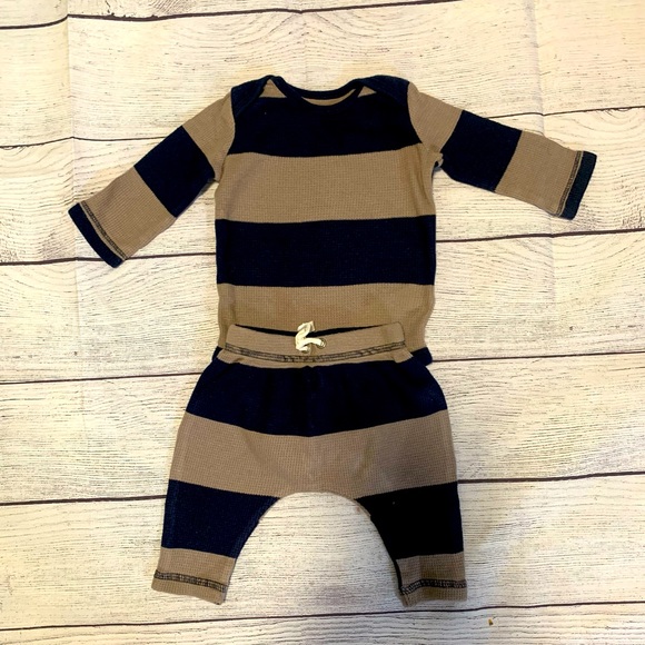 Carter’s/2pk set/used/0-3Months - Picture 3 of 3